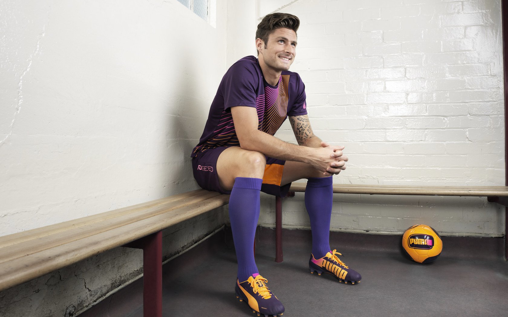 九游官网下载电脑版-南特后防连续失球，主帅或将调整战术，南特前锋