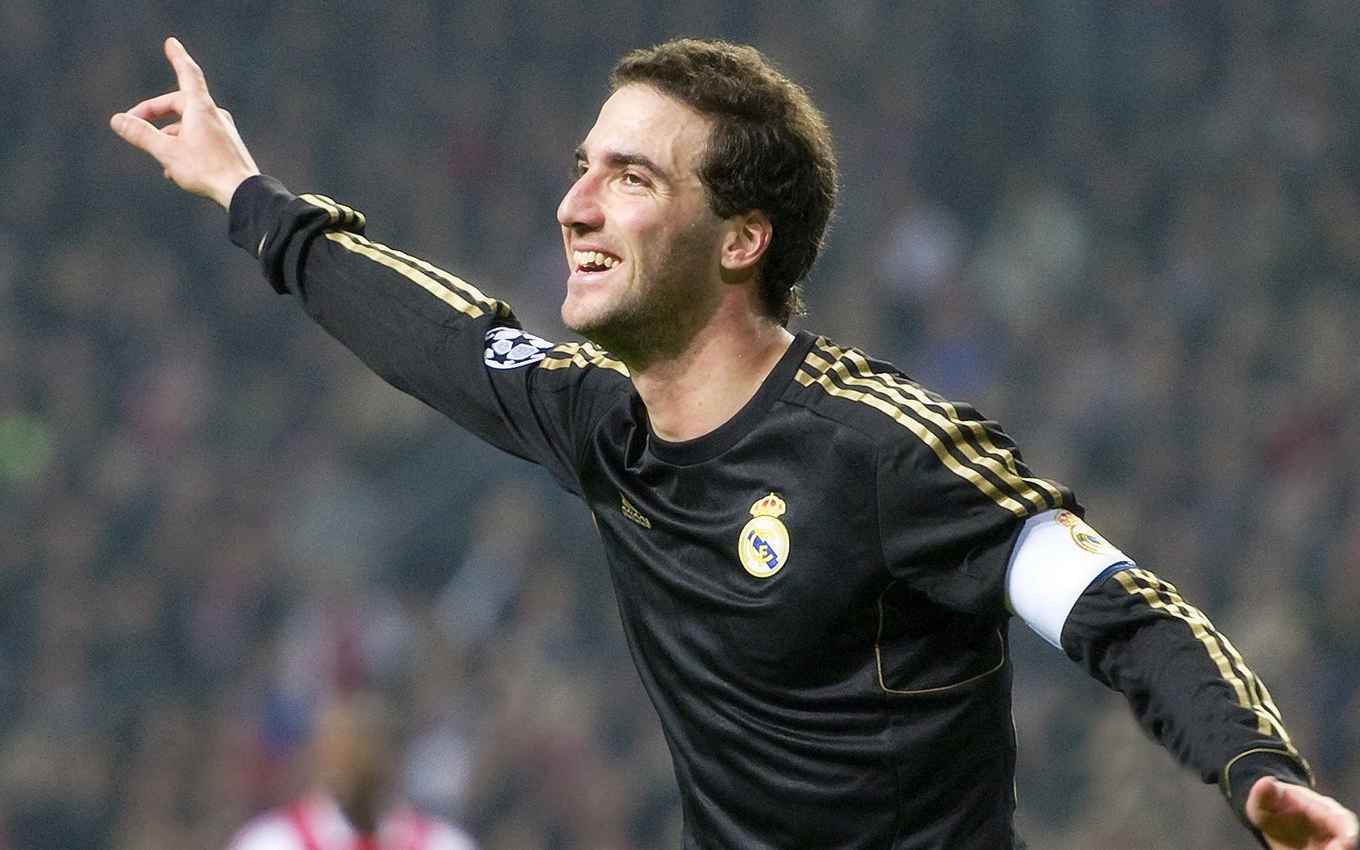 外援持球领跑球队,连环进攻令对手眼花缭乱,打球外援